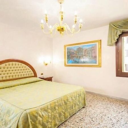 Antica Casa Carettoni Hotel Venesia Bagian luar foto