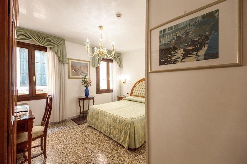 Antica Casa Carettoni Hotel Venesia Bagian luar foto