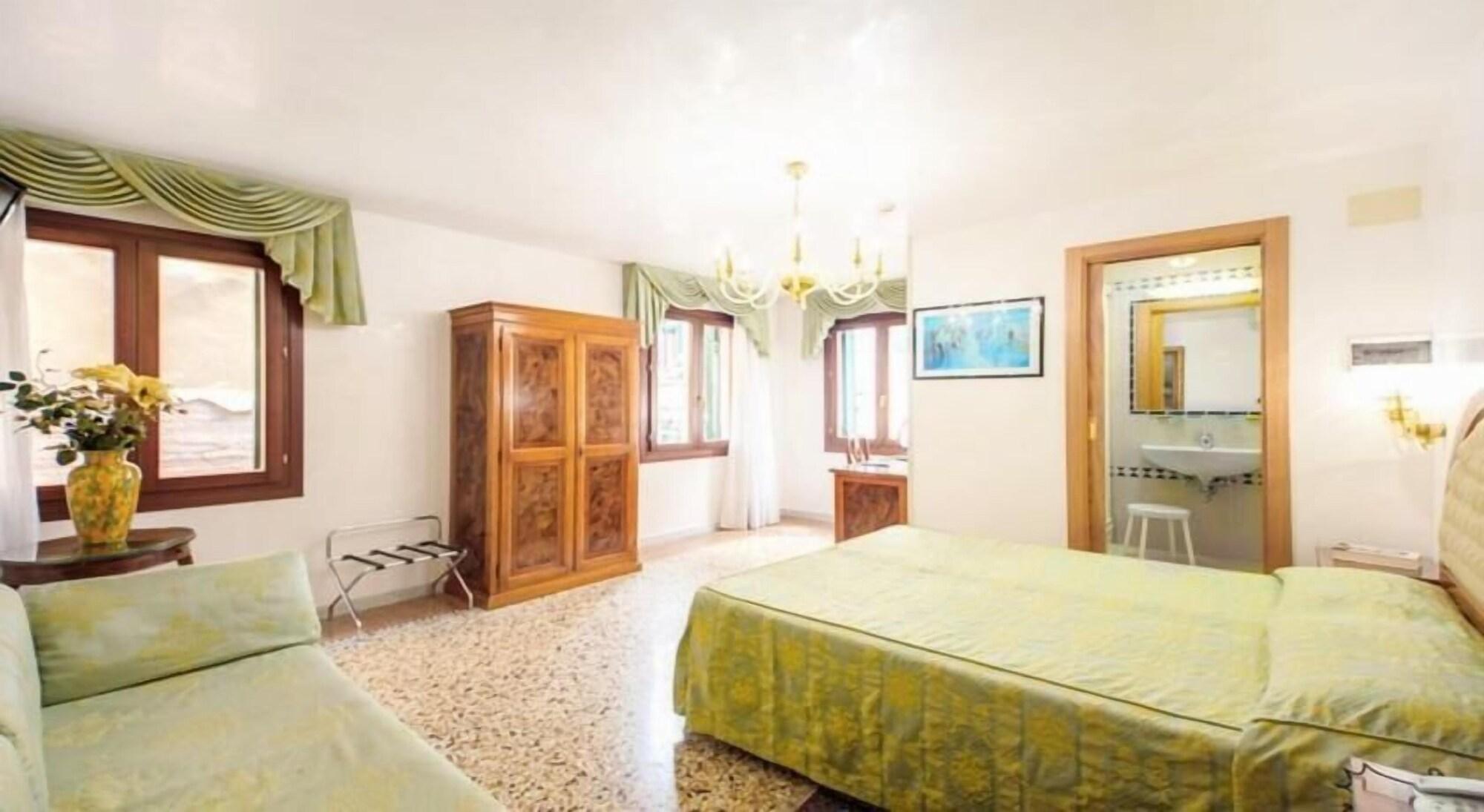 Antica Casa Carettoni Hotel Venesia Bagian luar foto