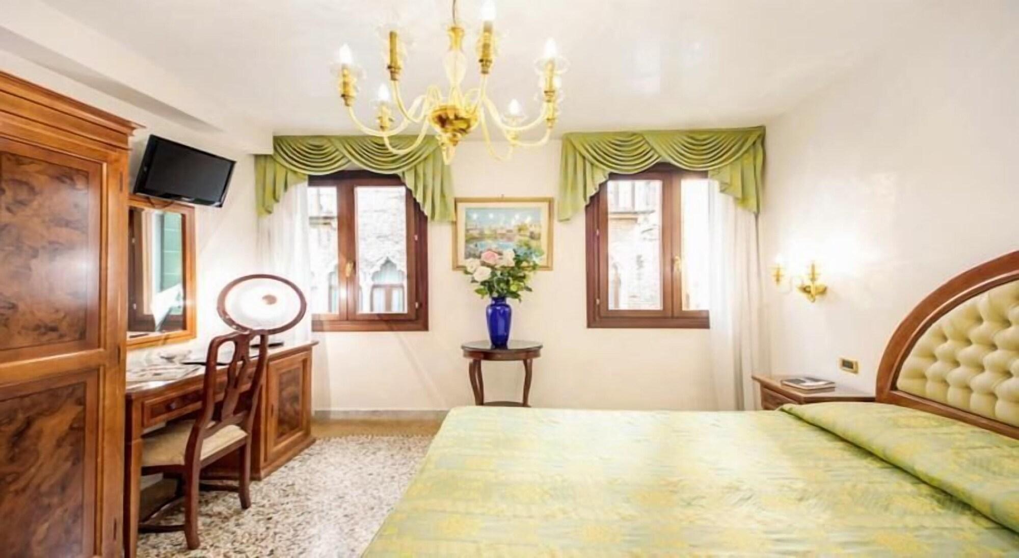 Antica Casa Carettoni Hotel Venesia Bagian luar foto