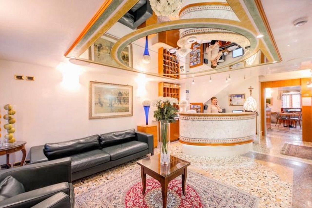 Antica Casa Carettoni Hotel Venesia Bagian luar foto