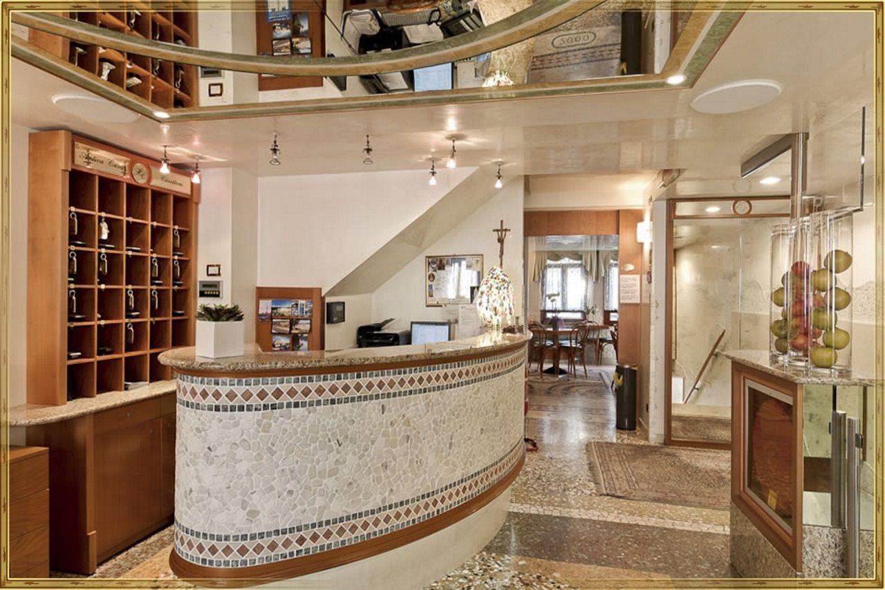 Antica Casa Carettoni Hotel Venesia Bagian luar foto