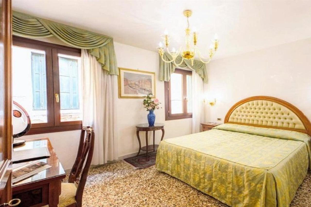 Antica Casa Carettoni Hotel Venesia Bagian luar foto